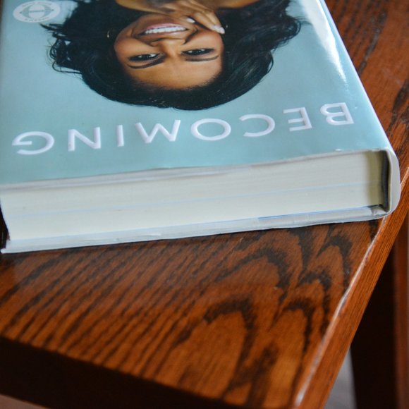 Hardcover BECOMING by Michelle Obama (good used condition) - Picture 4 of 7